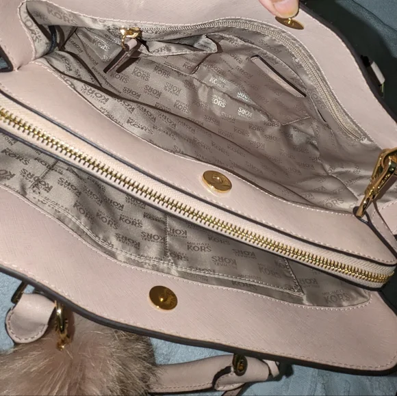 Michael Kors soft pink saffiano leather Savannah satchel bag. - Picture 14 of 16